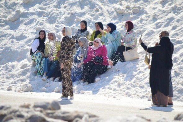 جبال الملح ببورفؤاد تستقطب آلاف الزوار من جميع أنحاء مصر في عطلة نهاية الأسبوع