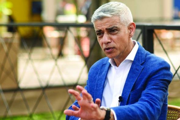 انتقادات لعمدة لندن بسبب أسفاره الكثيرة جواً