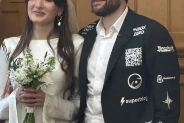 عريس فرنسي يموّل عرسه بطريقة مبتكرة: "أعلِن هنا ! على بدلة زفافي"