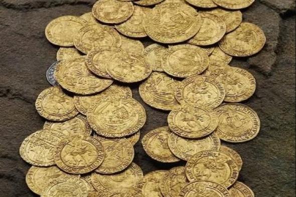 467 ألف جنيه إسترليني لزوجين عثرا على كنز أثري