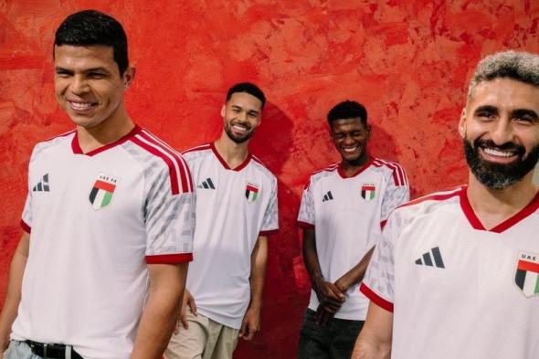 طقم المنتخب الجديد.. مستوحى من الخط العربي في شعار اتحاد الكرة