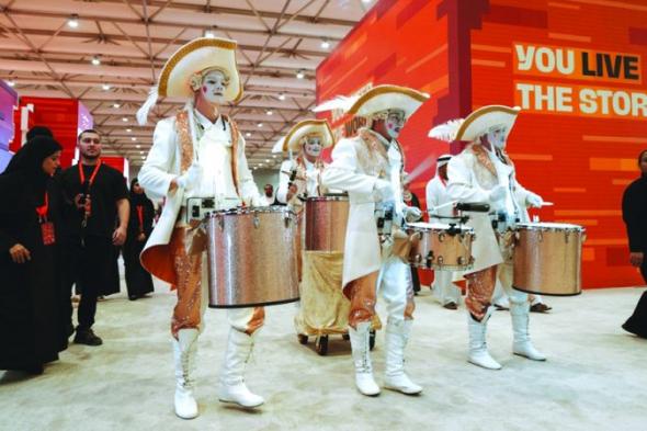 جمهور المعرض في رحلة «الطبول»