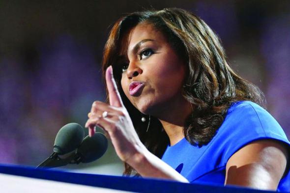 ميشيل أوباما توجه انتقاداً مبطناً إلى ميلانيا ترامب