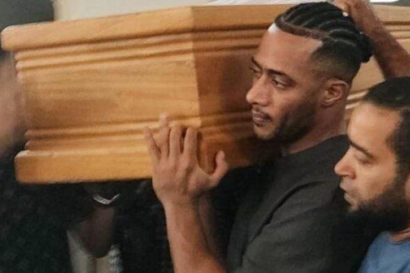 مؤثر جداً: أبرز لحظات تشييع جنازة والد محمد رمضان في مسجد مصطفى محمود