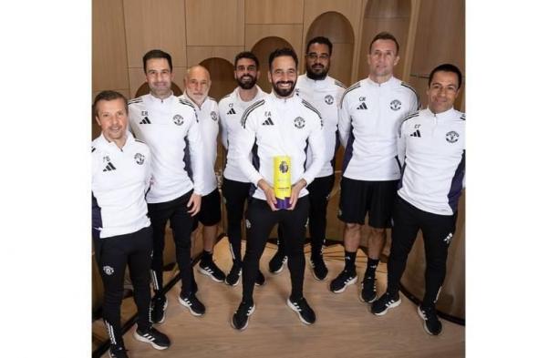 مشجعو أرسنال ينتقدون فوز مدرب اليونايتد بجائزة الشهر