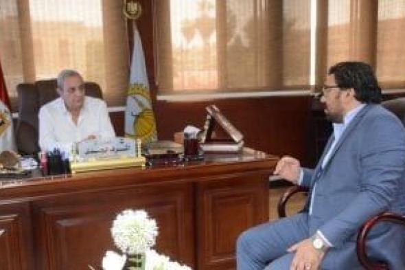 محافظ الغربية يعقد اجتماعا مع مدير التأمين الصحى لبحث نتائج جولاته الميدانية