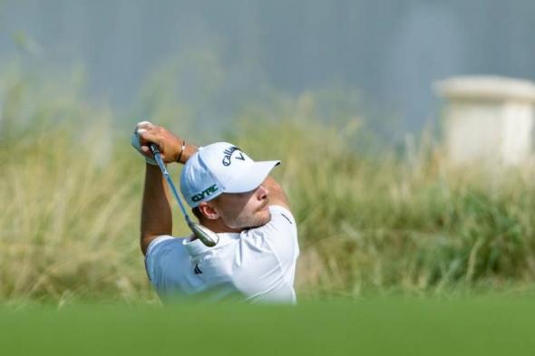 الإنجليزي آرون راي ينفرد بصدارة «أبوظبي إتش إس بي سي للجولف»