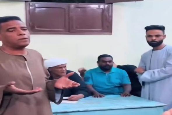 جلسة عرفية تنقذ حياة شاب بأسوان بعد خسارته ثروة من المقامرات الإلكترونية