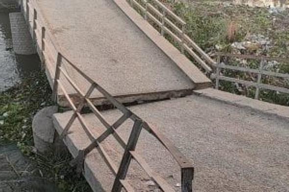 كوبري المشاة في طما بسوهاج متهالك وغير صالح للاستخدام