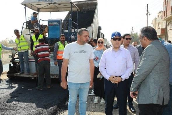 محافظ كفر الشيخ يقوم بجولة تفقدية لأعمال رصف طريق بشلا بالرياض ويشدد على الجودة