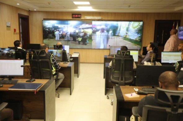 محافظ بني سويف يراقب إغلاق لجان الاقتراع في نهاية اليوم الأول للانتخابات