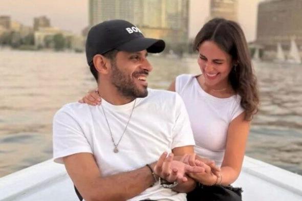 إسراء عبد الفتاح تأسر القلوب بجمالها خلال رحلة نيلية مع حمدي الميرغني وابنته