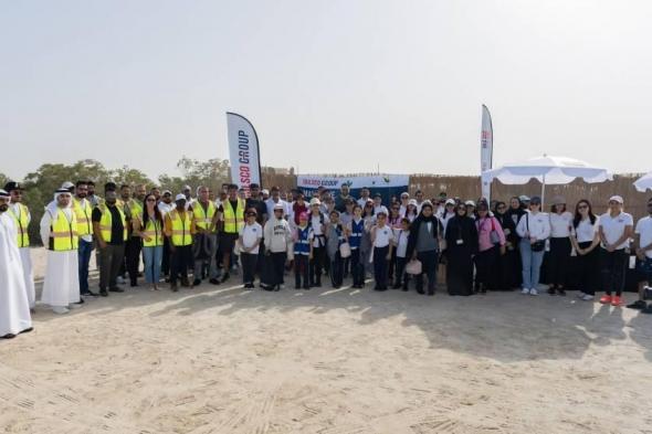 100 متطوع يزرعون 1000 شجرة قرم في أبوظبي