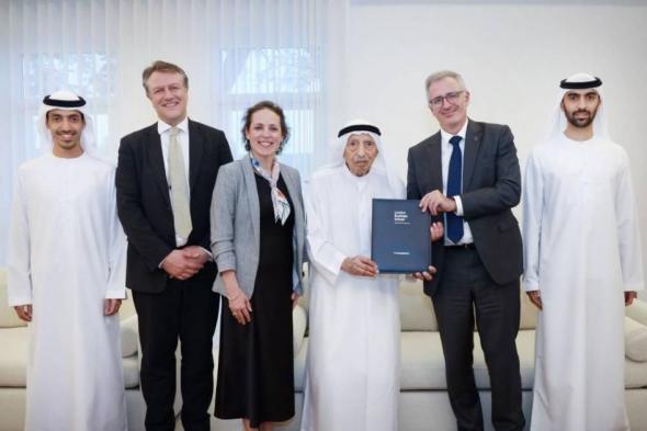 جمعة الماجد ينال الزمالة الفخرية من كلية لندن للأعمال