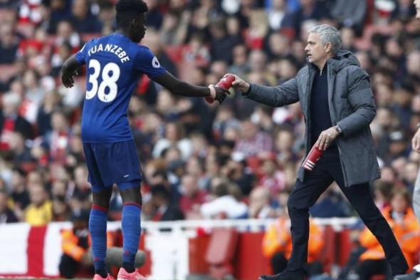 مدافع سابق لمانشستر يونايتد يطلب تعويض مليون إسترليني