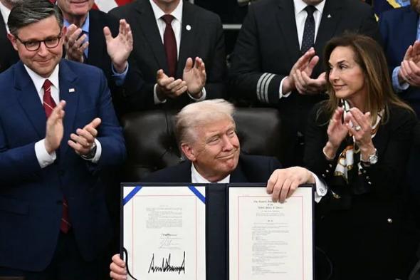 ترامب يعلن إنهاء أطول إغلاق حكومي في تاريخ الولايات المتحدة