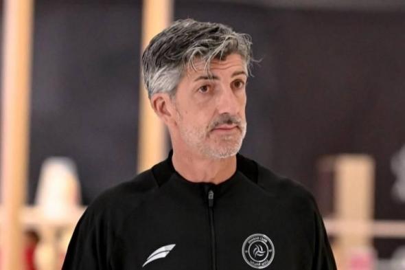 الشباب السعودي يريد التخلص من مدربه الغواسيل