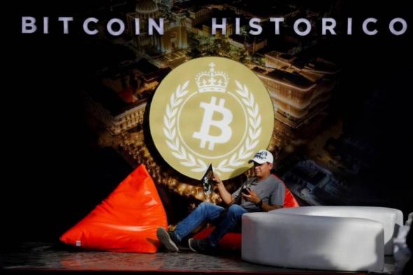 العملات الرقمية تكافح لاستعادة عافيتها «بيتكوين» تسجل 102 ألف دولار