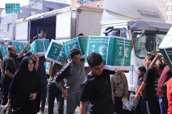 المملكة تواصل توزيع المساعدات الغذائية في منطقة معسكر خان يونس في غزة