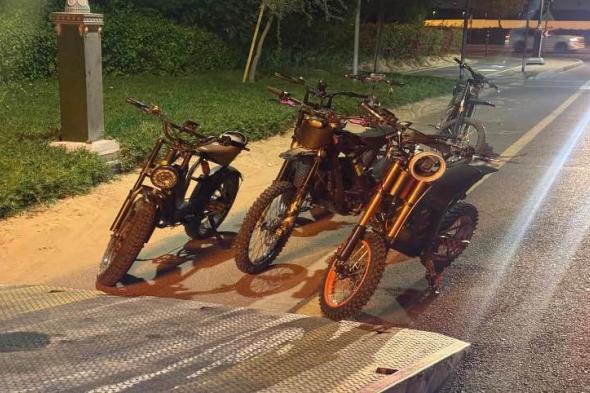 شرطة دبي تضبط عدداً من المراهقين الذين يقودون دراجات كهربائية مُعدلة