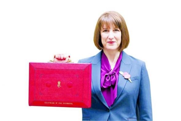 ريفز تتخلى عن خطط رفع معدلات ضريبة الدخل