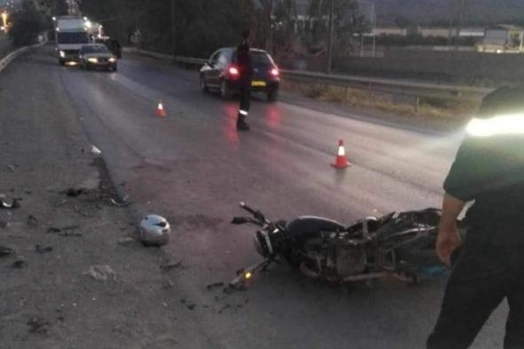 تڨرت.. 3 قتلى في اصطدام بين سيارة ودراجة نارية بمناقر