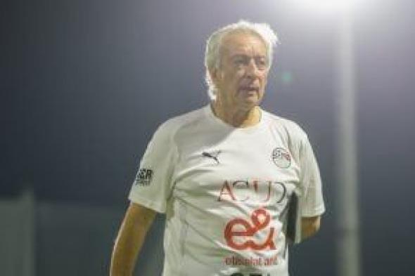 محاضرة فنية من حلمى طولان للاعبى منتخب مصر الثاني قبل ودية الجزائر