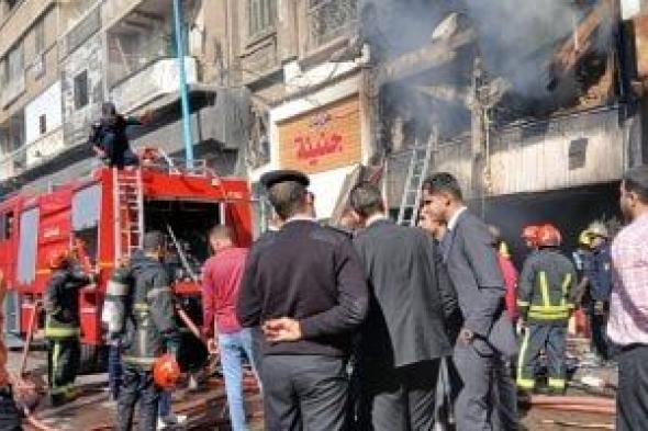 فريق النيابة يعاين حريق الأكشاك بجوار نقابة المحامين بالإسكندرية