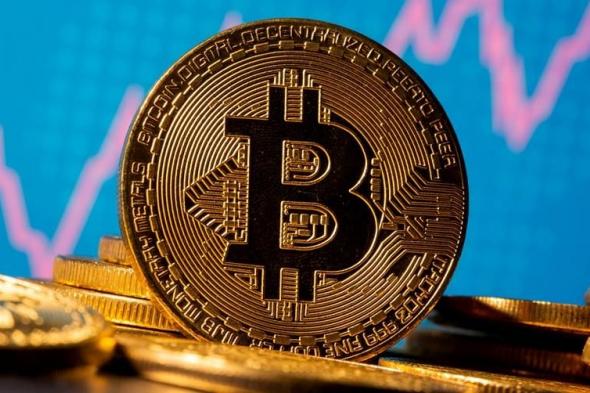 سقوط البيتكوين إلى 90 ألف دولار يهز سوق العملات المشفرة