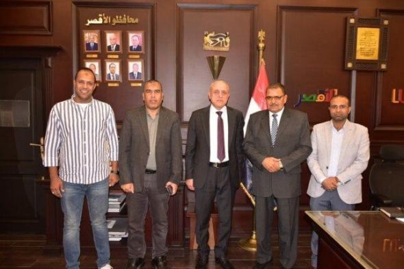 محافظ الأقصر يناقش استراتيجيات تطوير الخدمات مع الرئيس الجديد لشركة المياه