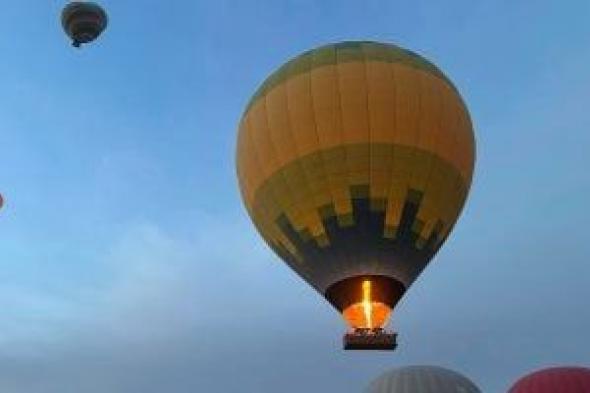 زوار
العالم
يحلقون
فوق
سماء
الأقصر
بالبالون
الطائر