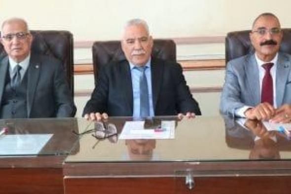 تقدم
9
مرشحين
لانتخابات
التجديد
النصفى
للأطباء
البيطريين
فى
اليوم
الأول