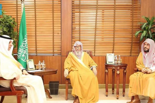 مفتي
    عام
    المملكة
    يستقبل
    الرئيس
    التنفيذي
    لهيئة
    الإذاعة
    والتلفزيون