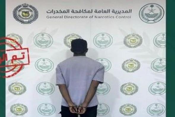 القبض
    على
    مقيم
    سوداني
    لترويجه
    الأقراص
    المخدرة
    بمنطقة
    نجران