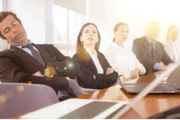 كيف
تتغلب
على
النعاس
أثناء
الاجتماعات؟..
نصائح
علمية
لتكون
يقظاً