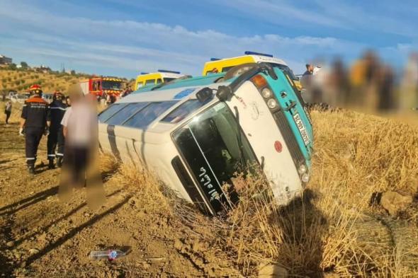 مصرع
14
شخصاً
وإصابة
34
بانقلاب
حافلة
في
الجزائر