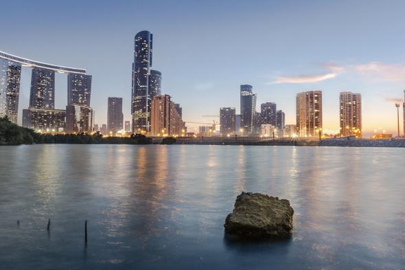 خالد بن محمد بن زايد يعتمد إطلاق مجمع التقنيات المالية والتأمين والأصول الرقمية والبديلة في أبوظبي