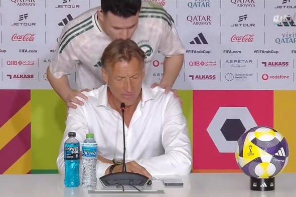 "الحمدان"
    يعتذر
    ويقبل
    رأس
    مدربه
    بعد
    إضاعة
    ركلة
    الجزاء