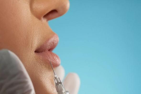 خبراء تجميل يحذرون: «الفيلر» قد يسبب العمى والسكتة الدماغية