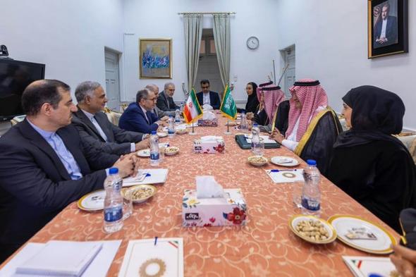 نائب
وزير
الخارجية
يبحث
سبل
التعاون
مع
نظيره
الإيراني