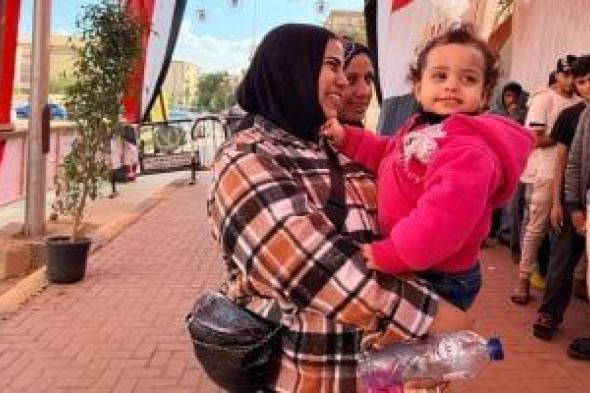 ضحكة
صغيرة
وحلم
كبير..
الأطفال
على
أيادى
الأمهات
خلال
اليوم
الانتخابى