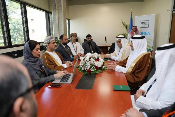 "المشيطي"
يترأس
الاجتماع
التشاوري
لوزراء
البيئة
العرب
ويعقد
لقاءات
ثنائية
في
نيروبي