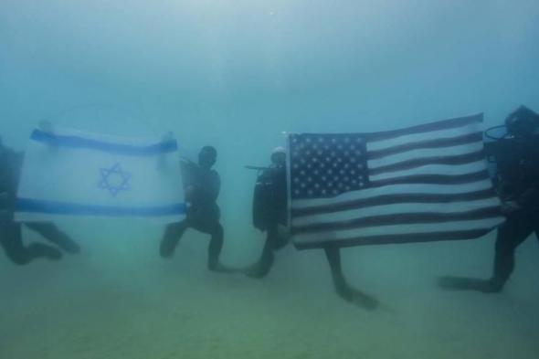 بالصور:
الجيش
الإسرائيلي
يعلن
استكمال
مناورات
مشتركة
مع
البحرية
الأميركية