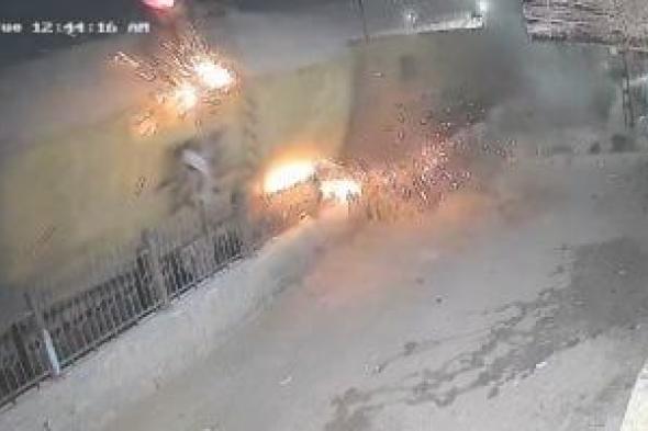 لحظة
سقوط
الحاويات
من
على
قطار
بضائع
بقرية
السفاينة
بطوخ..
فيديو