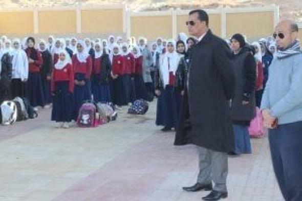 مدير
تعليم
سوهاج
يتابع
انتظام
الدراسة
بمدارس
إدارة
دار
السلام