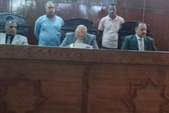 السجن
المشدد
10
سنوات
لـ3
متهمين
بسرقة
دراجة
بخارية
فى
سوهاج