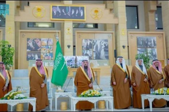 أمير
    القصيم
    يُدشّن
    10
    مشروعات
    للطرق
    بالمنطقة
    بتكلفة
    بلغت
    349
    مليون
    ريال