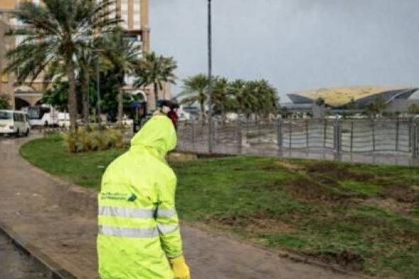 بلدية
      دبي
      ترفع
      جاهزيتها
      بـ
      290
      مضخة
      و220
      صهريجاً