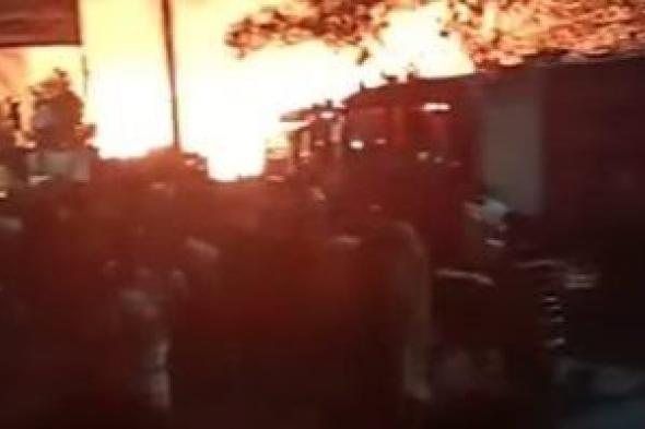 12
سيارة
إطفاء
تحاصر
حريق
مخزن
أخشاب
بمؤسسة
الزكاة