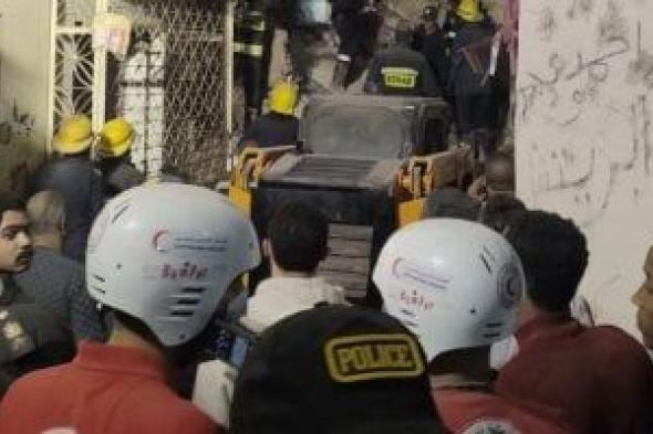 استمرار
جهود
البحث
عن
ناجين
أسفل
ركام
عقار
إمبابة
المنهار..
صور